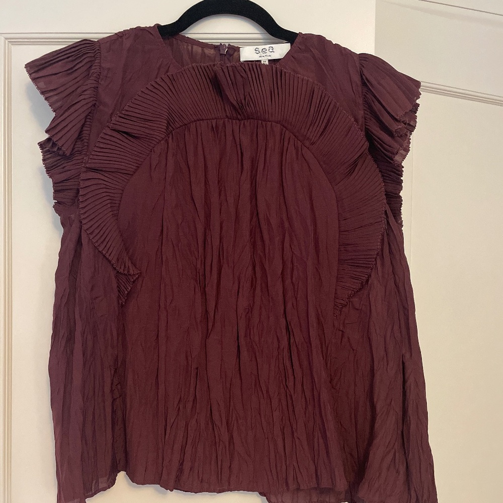 Sea ruffle sleeve top